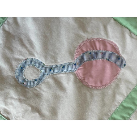 Beautiful handmade neutral baby blanket - Picture 3 of 5